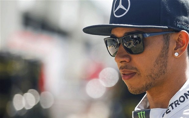 Brit Nagydíj - Hamilton nyert, és csökkent a lemaradása összetettben