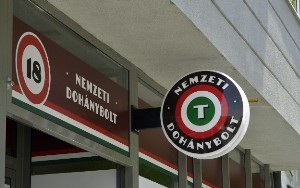 Mégsem működhet dohánybolt plázákban és benzinkutakon