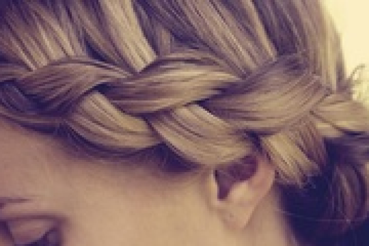 Trendi frizura egy pillanat alatt!