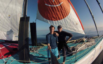Barcelona World Race - Fa Nándorék áthajóztak a Gibraltári-szoroson