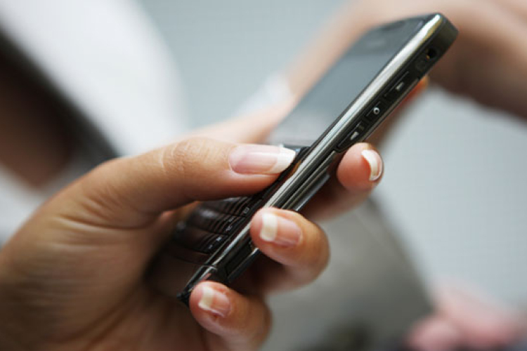 MSZP: senkit se lehessen telefonon, sms-ben kirúgni!
