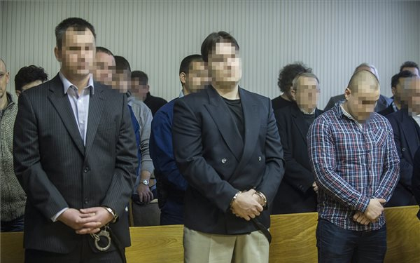 Izsáki rendőrök - Életfogytiglant kapott az elsőrendű vádlott első fokon